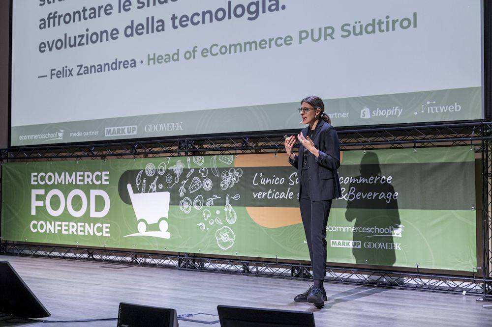 CSO Stefanie Vaia - E-Commerce Conference Italy 426 CSO Stefanie Vaia represents the case Pur Südtirol at E-Commerce Event Italy